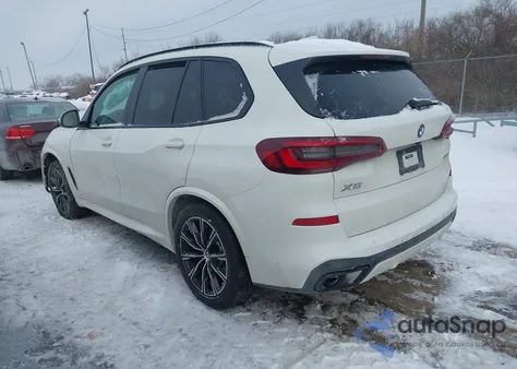 2021 BMW X5 xDrive40I z USA, uszkodzony, nr VIN 5UXCR6C02M9E64038